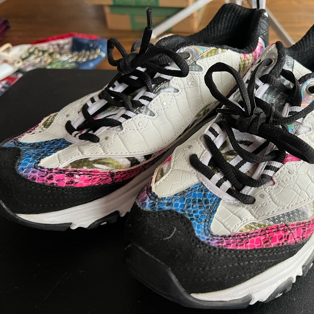 Skechers sneakers size 9
